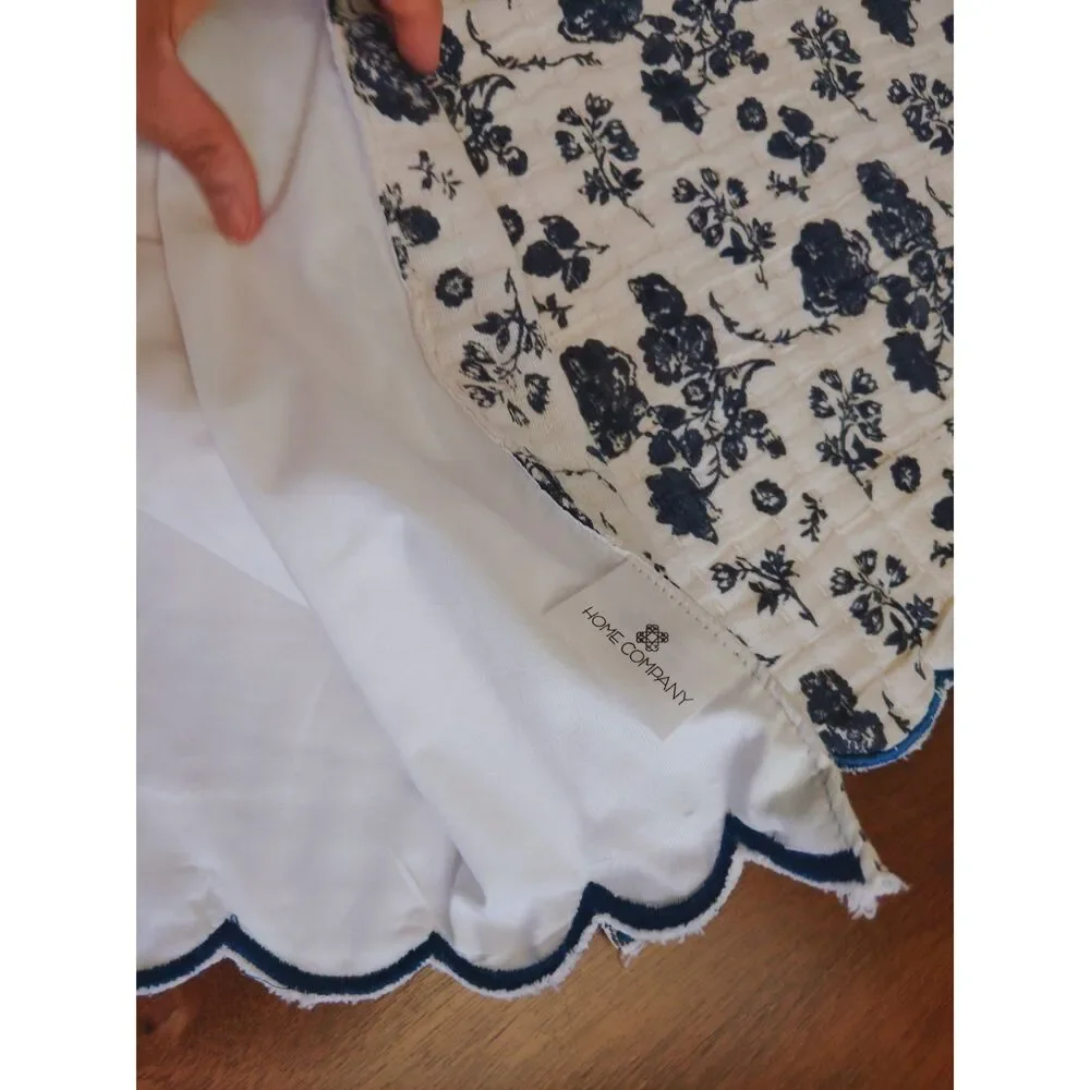 Home Company Navy Florals 100% Cotton Scallopped Edge Placemat Set of Two